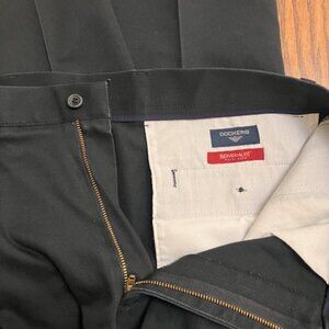 Mens Docker Pants  Pleated Classic Fit   Khaki  Like NEW   BLACK